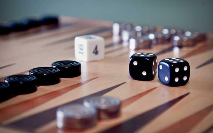 Gabay ng Baguhan sa Backgammon Strategy
